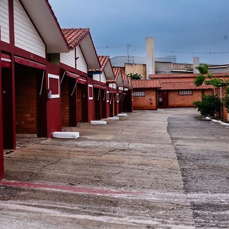 איטו Hotel E Motel Madrugada מראה חיצוני תמונה