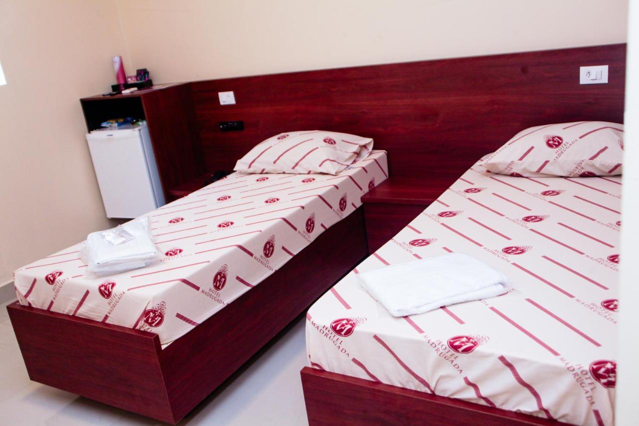איטו Hotel E Motel Madrugada מראה חיצוני תמונה